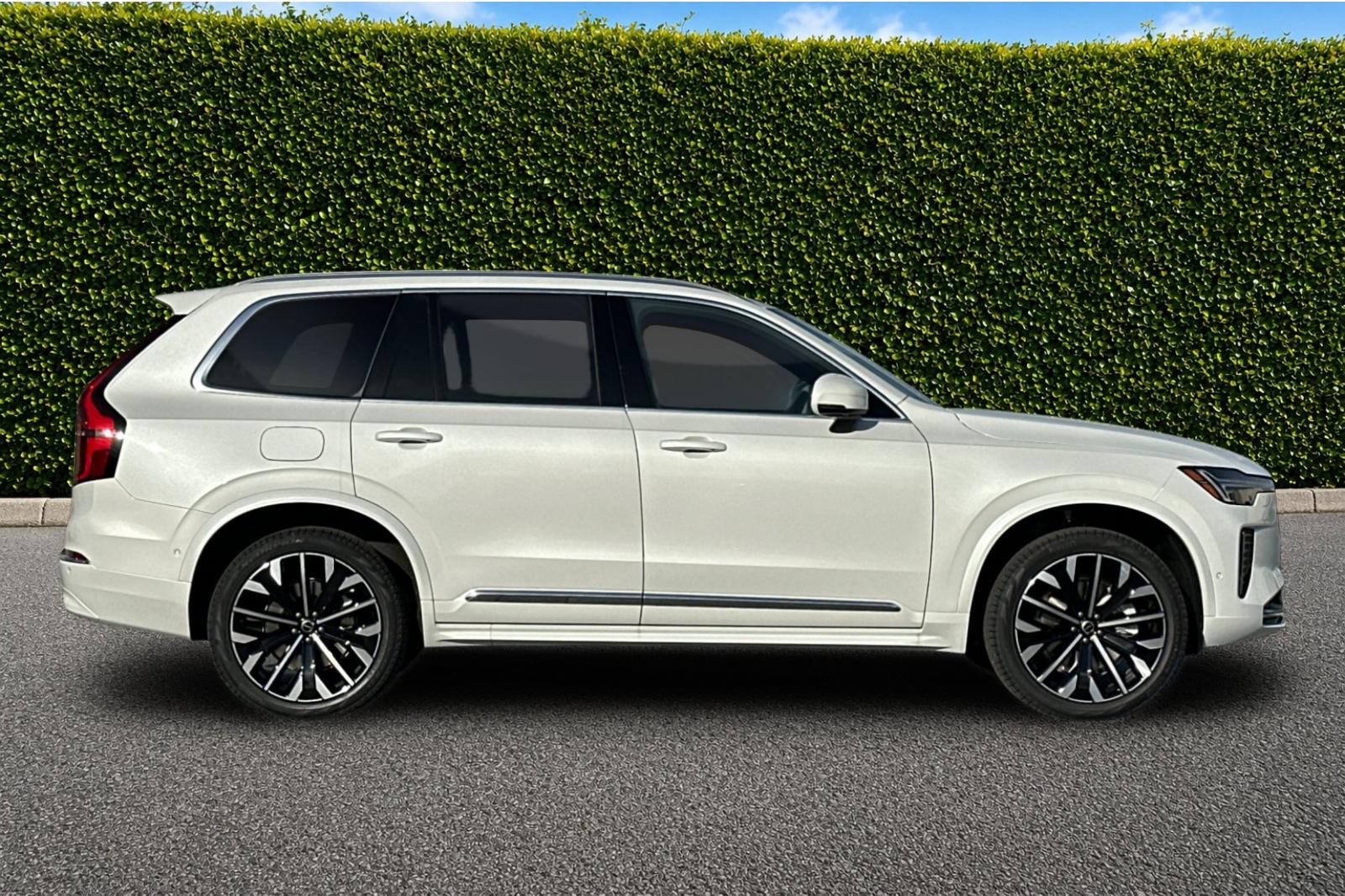 New 2026 Crystal White Volvo Plus image 7