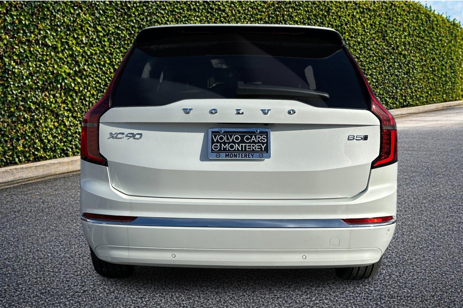 New 2026 Crystal White Volvo Plus image 5