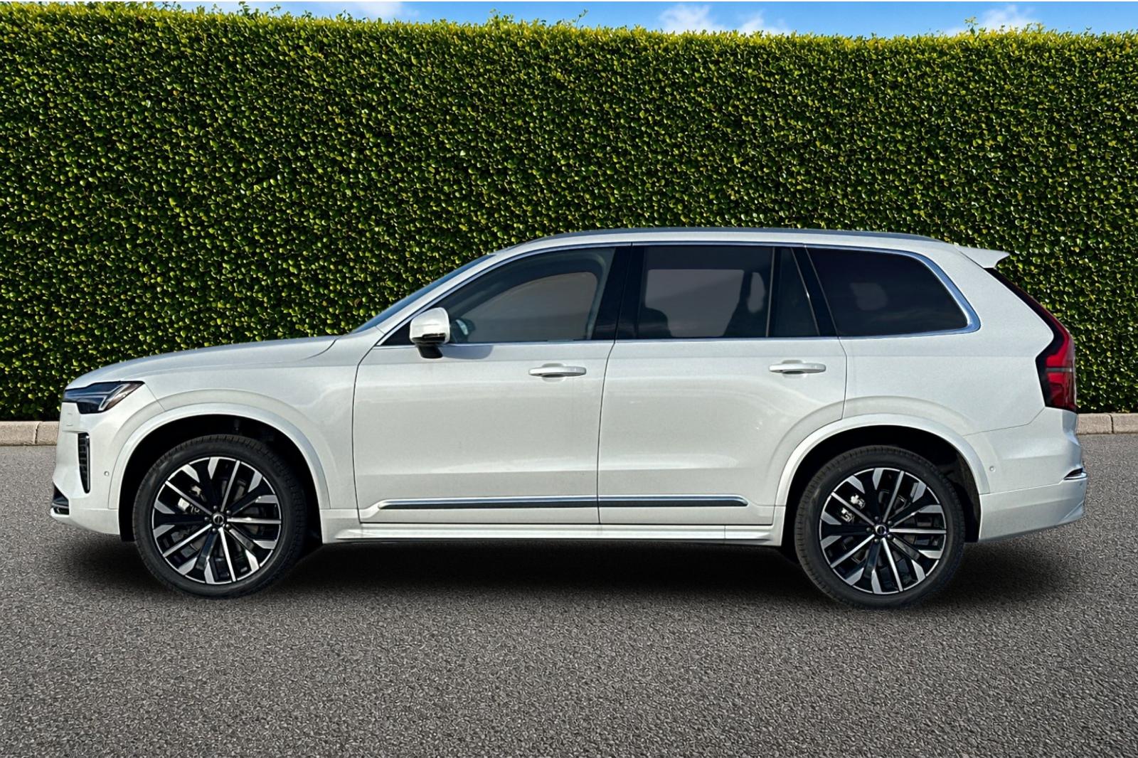 New 2026 Crystal White Volvo Plus image 3