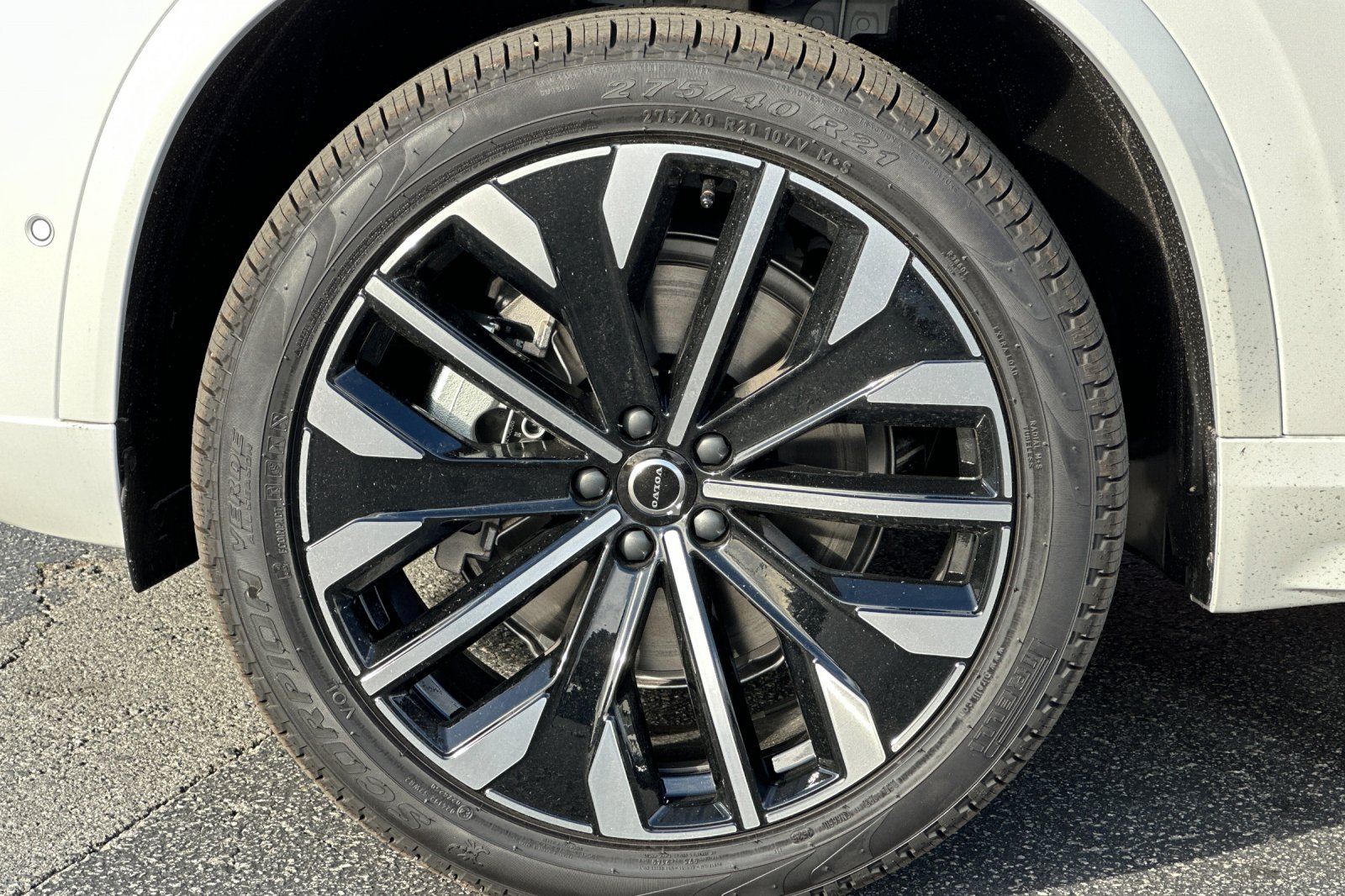 New 2026 Crystal White Volvo Plus image 27