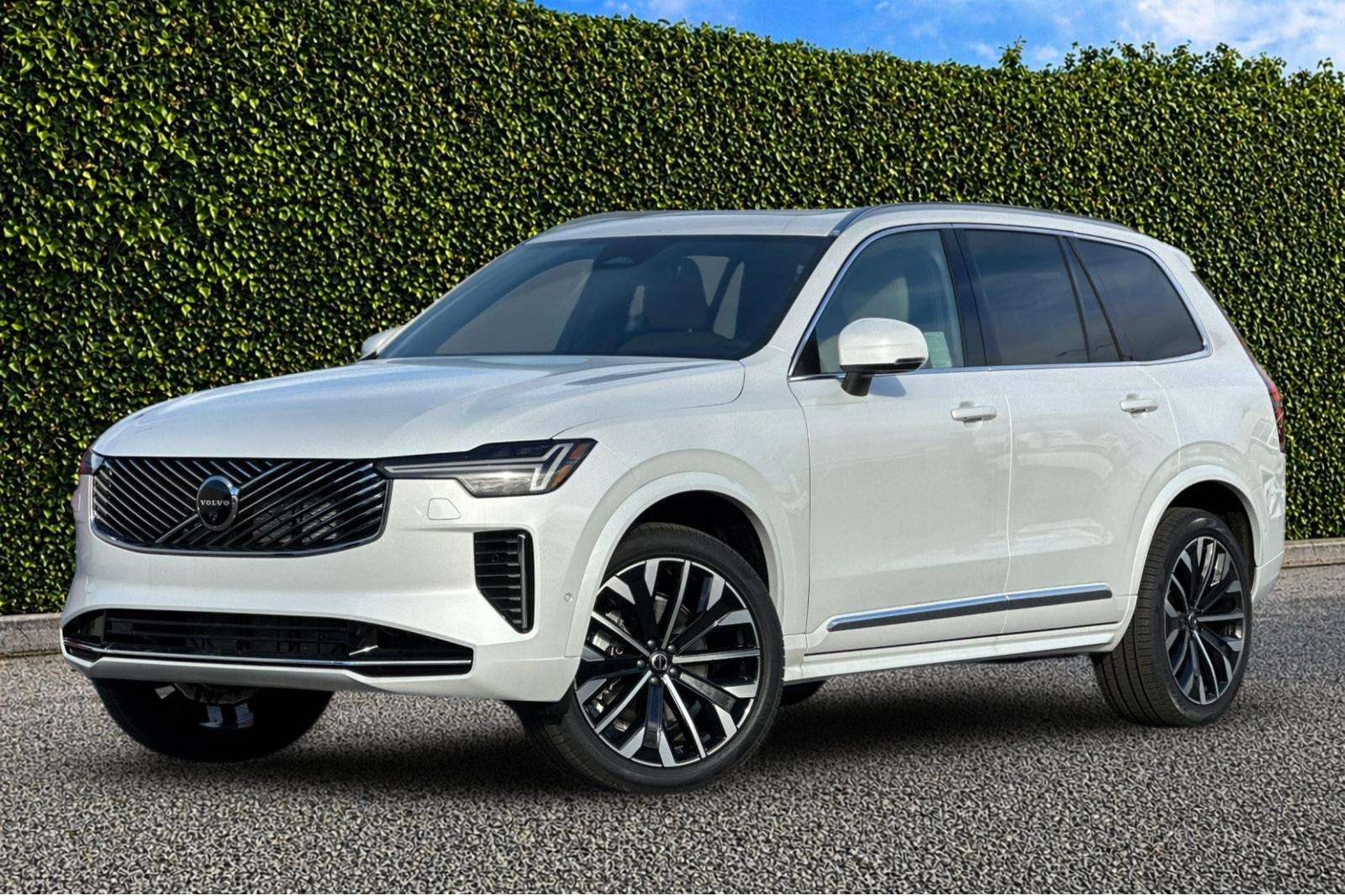 2026 Volvo XC90 B5 Plus Bright 4WD's photo