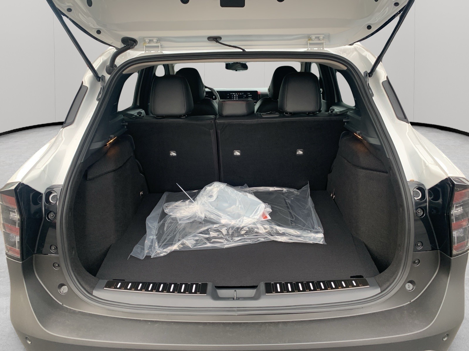 New 2026 Aspen White TriCoat Nissan SR image 31