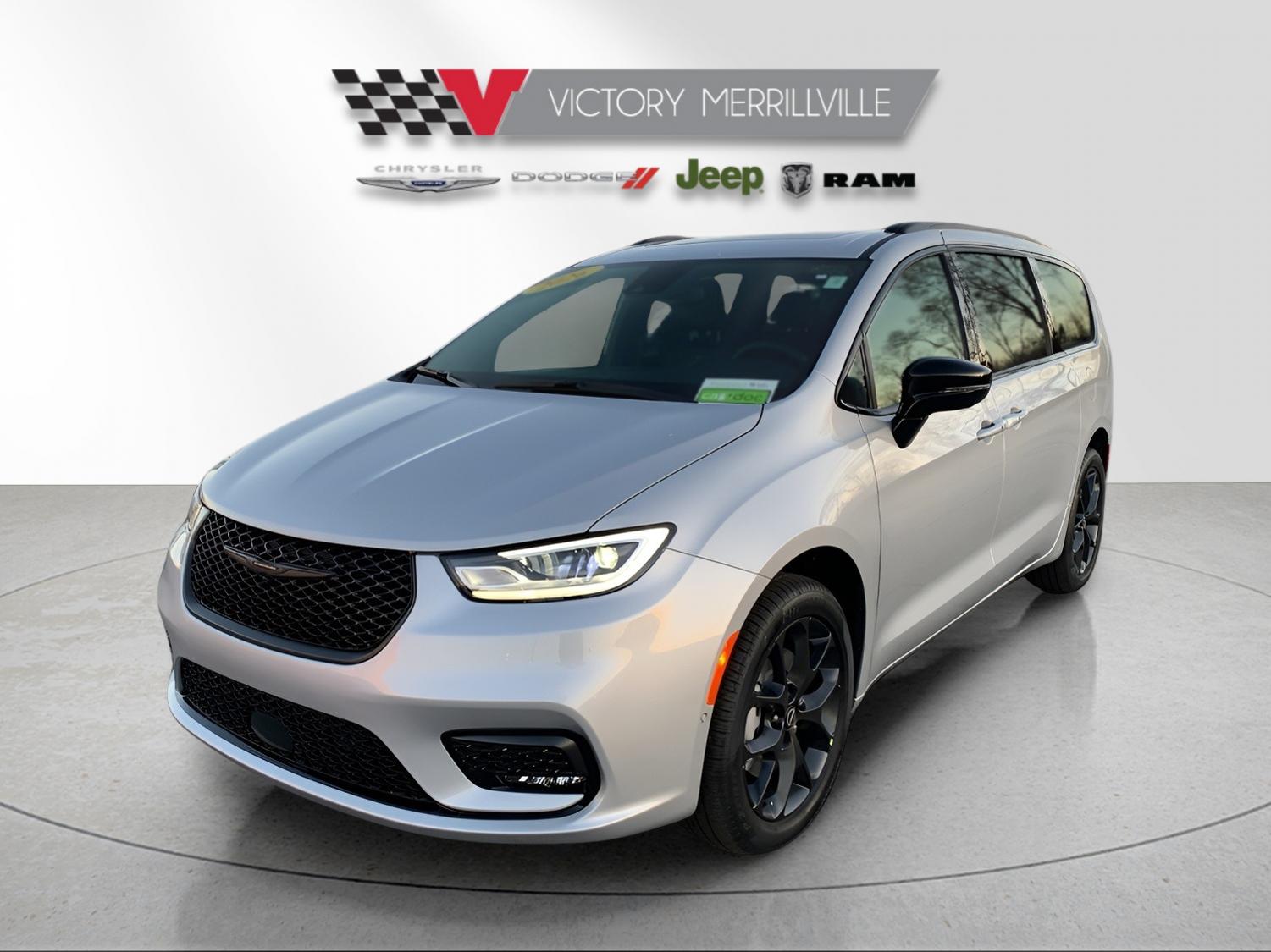 2026 Chrysler Pacifica Select AWD's photo