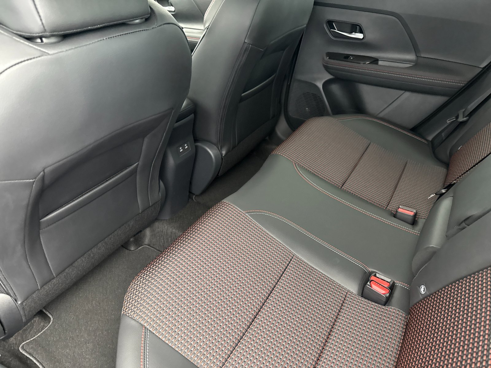 2025 Nissan Kicks SR - Photo 11