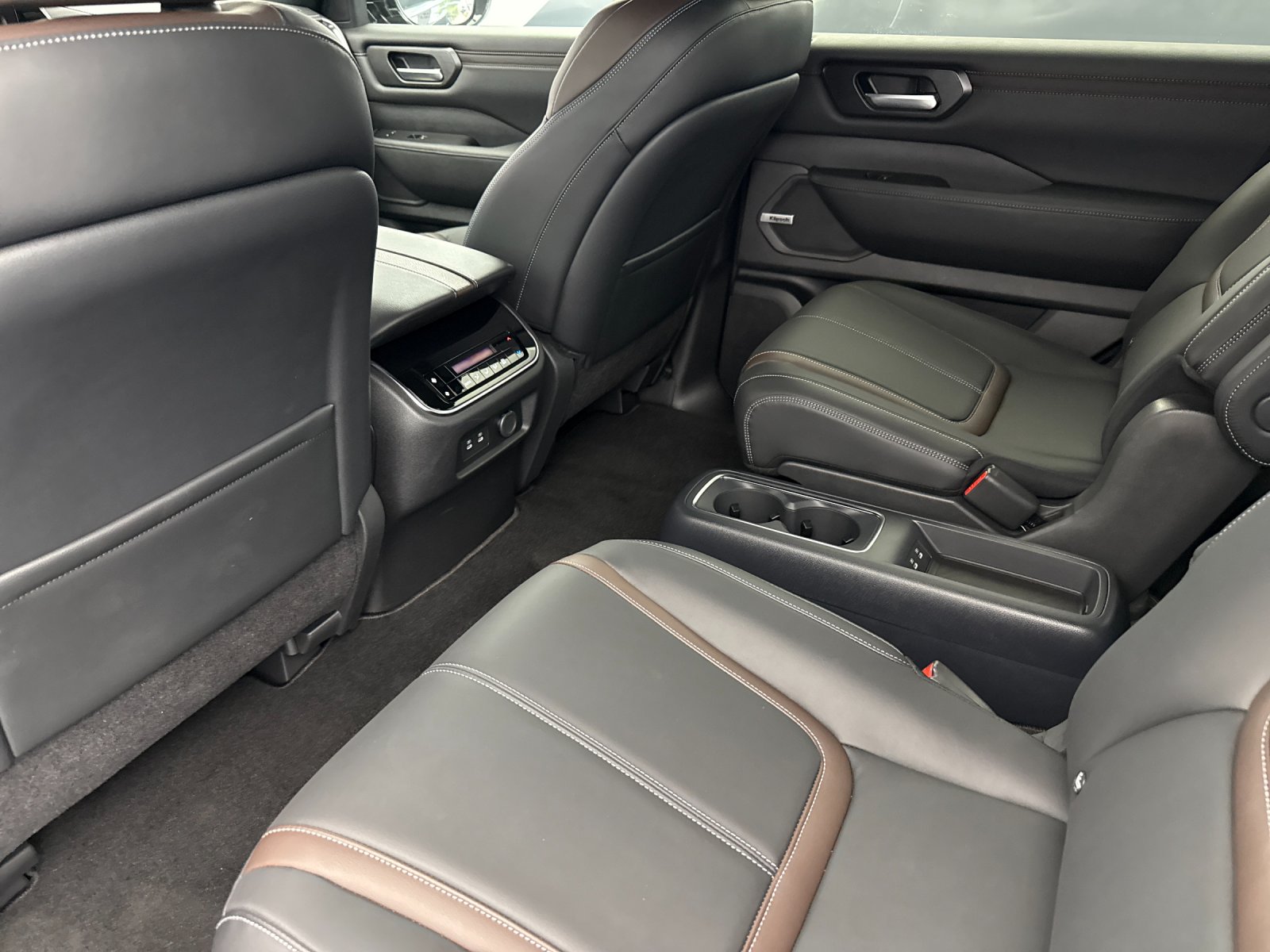 2025 Nissan Armada SL - Photo 11