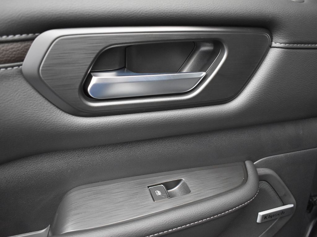 2025 Nissan Armada SL - Photo 15