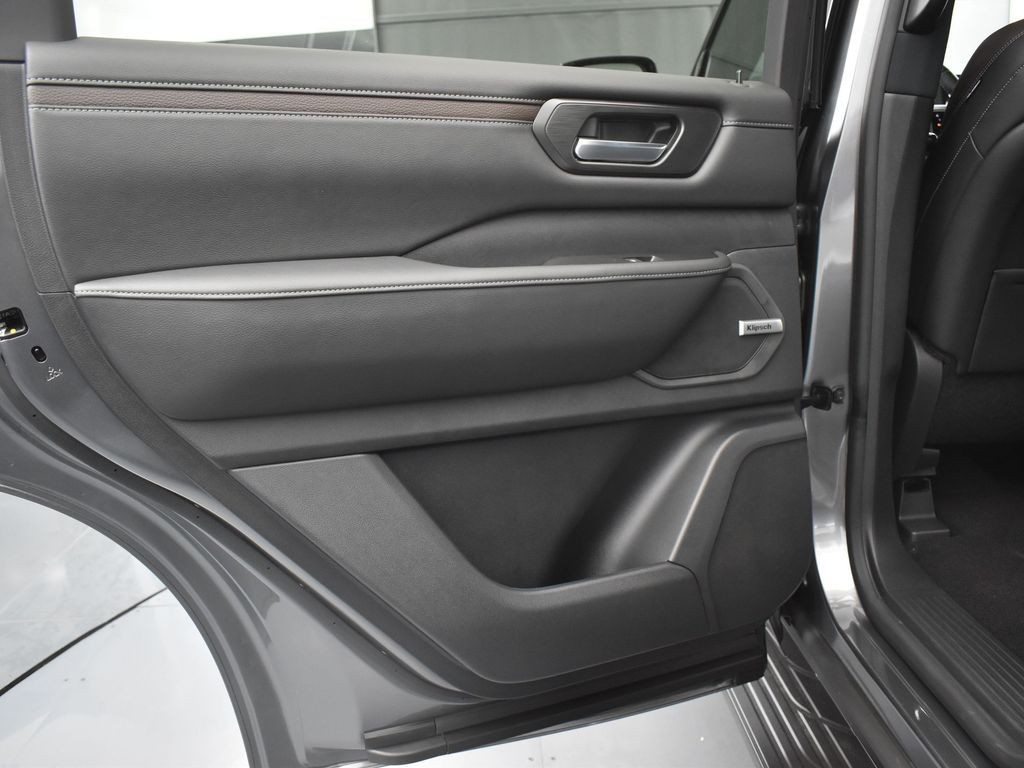 2025 Nissan Armada SL - Photo 16