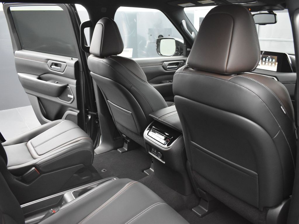 2025 Nissan Armada SL - Photo 18