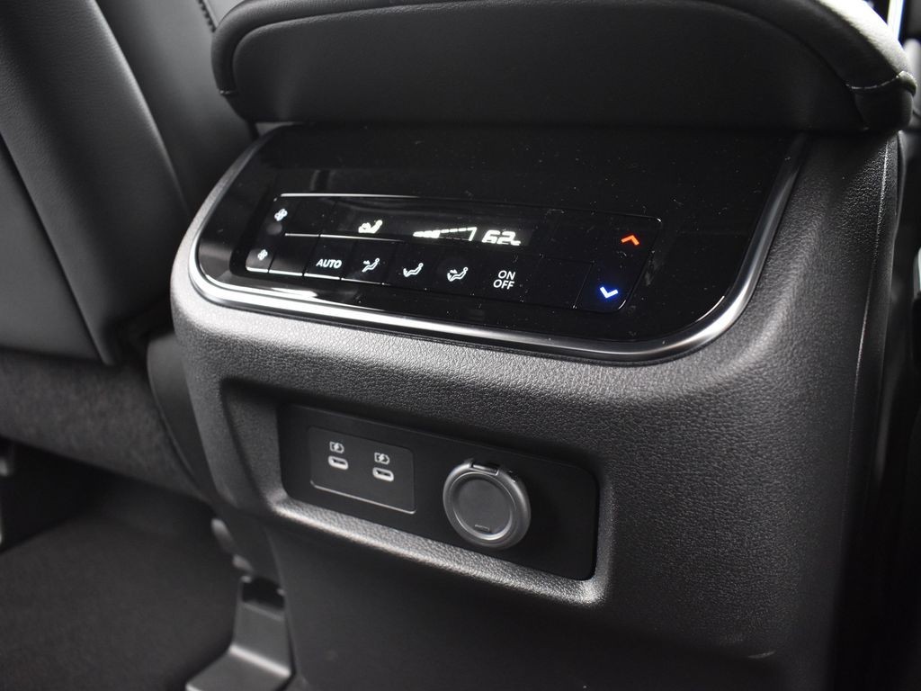 2025 Nissan Armada SL - Photo 19