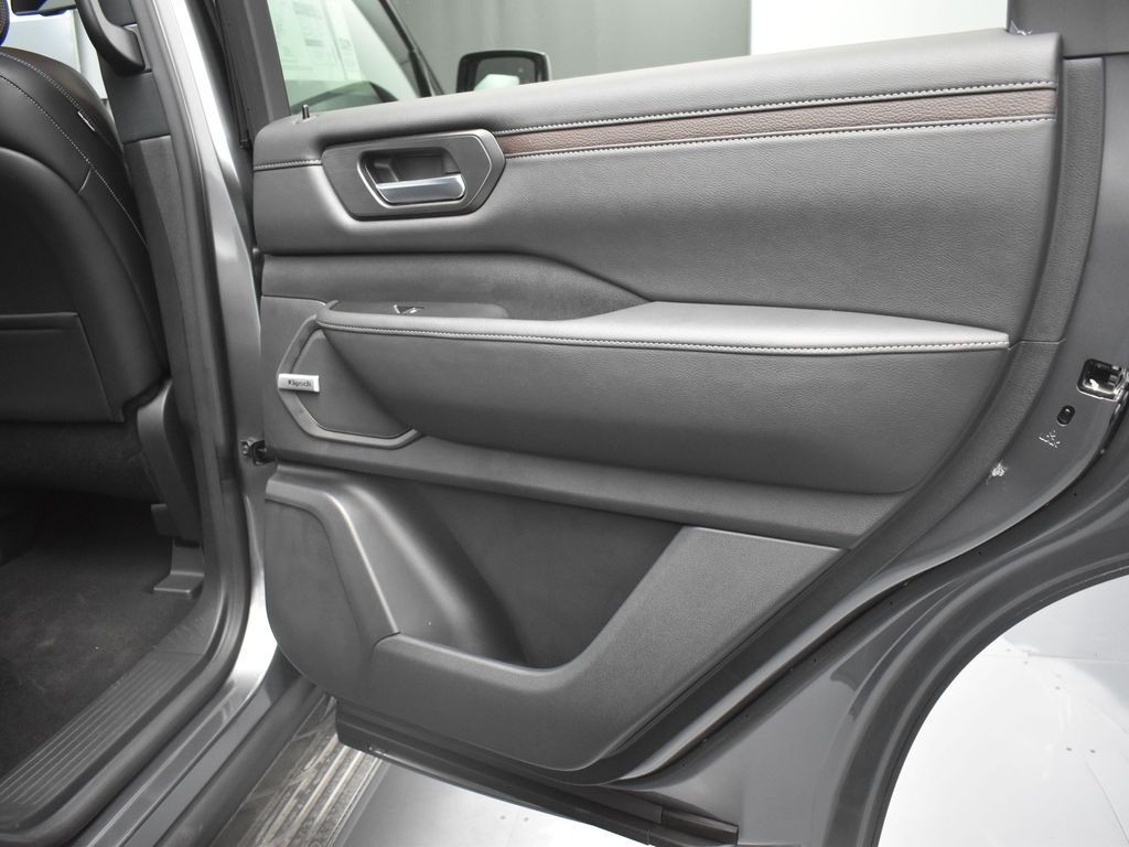 2025 Nissan Armada SL - Photo 21