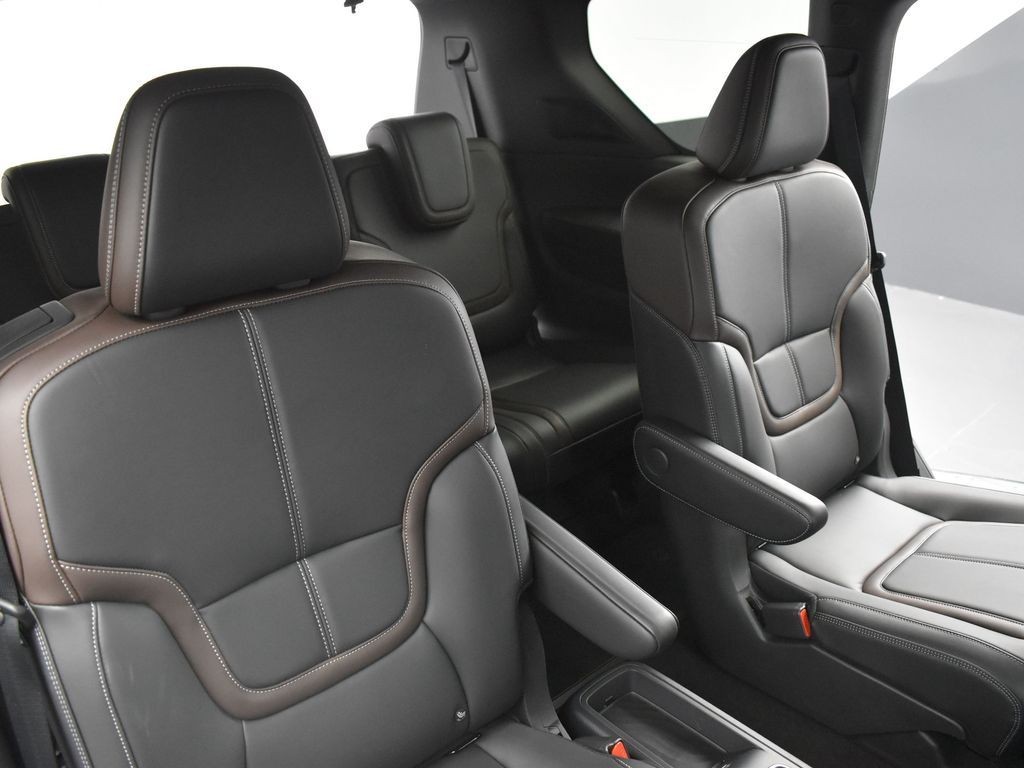 2025 Nissan Armada SL - Photo 23