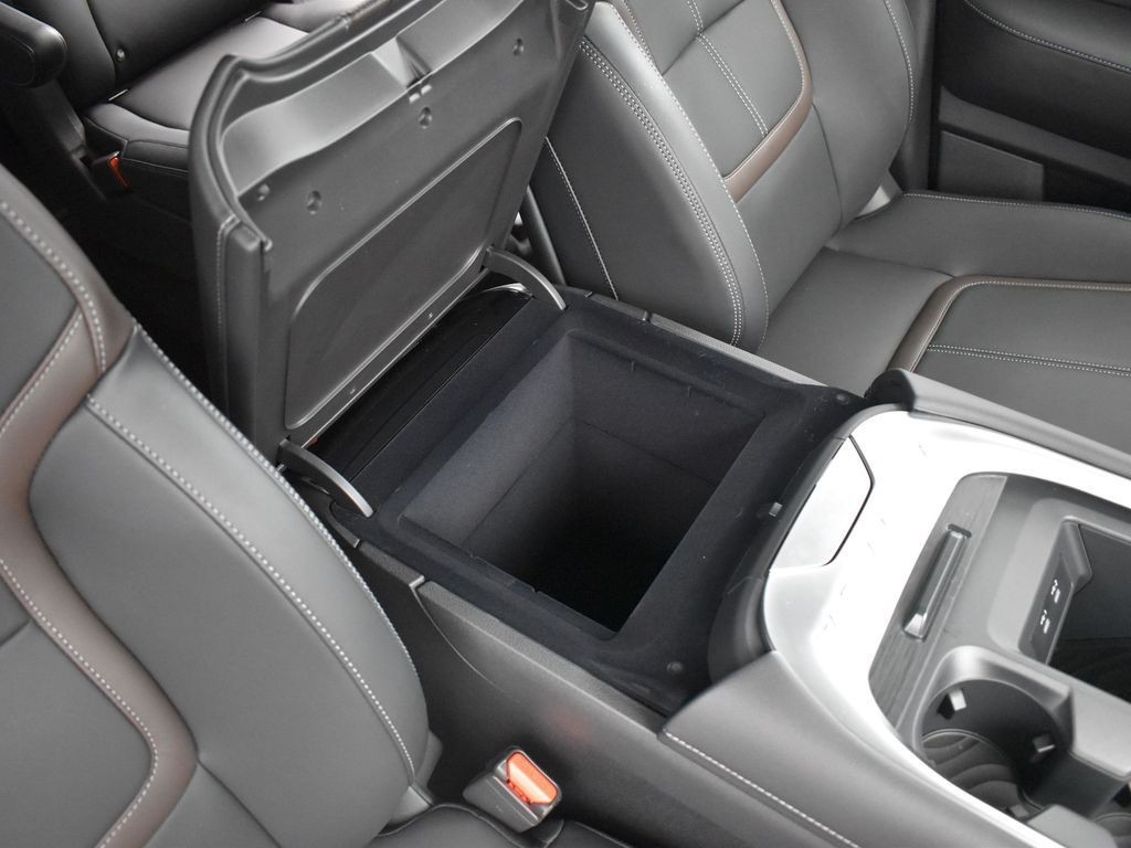 2025 Nissan Armada SL - Photo 25