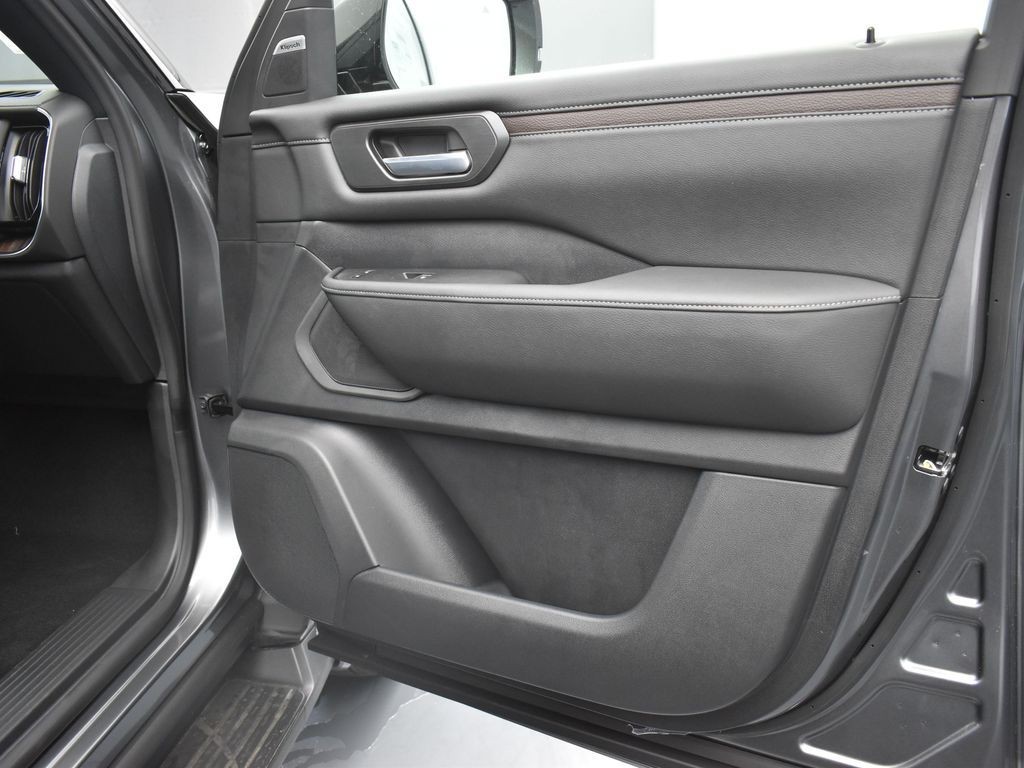 2025 Nissan Armada SL - Photo 27