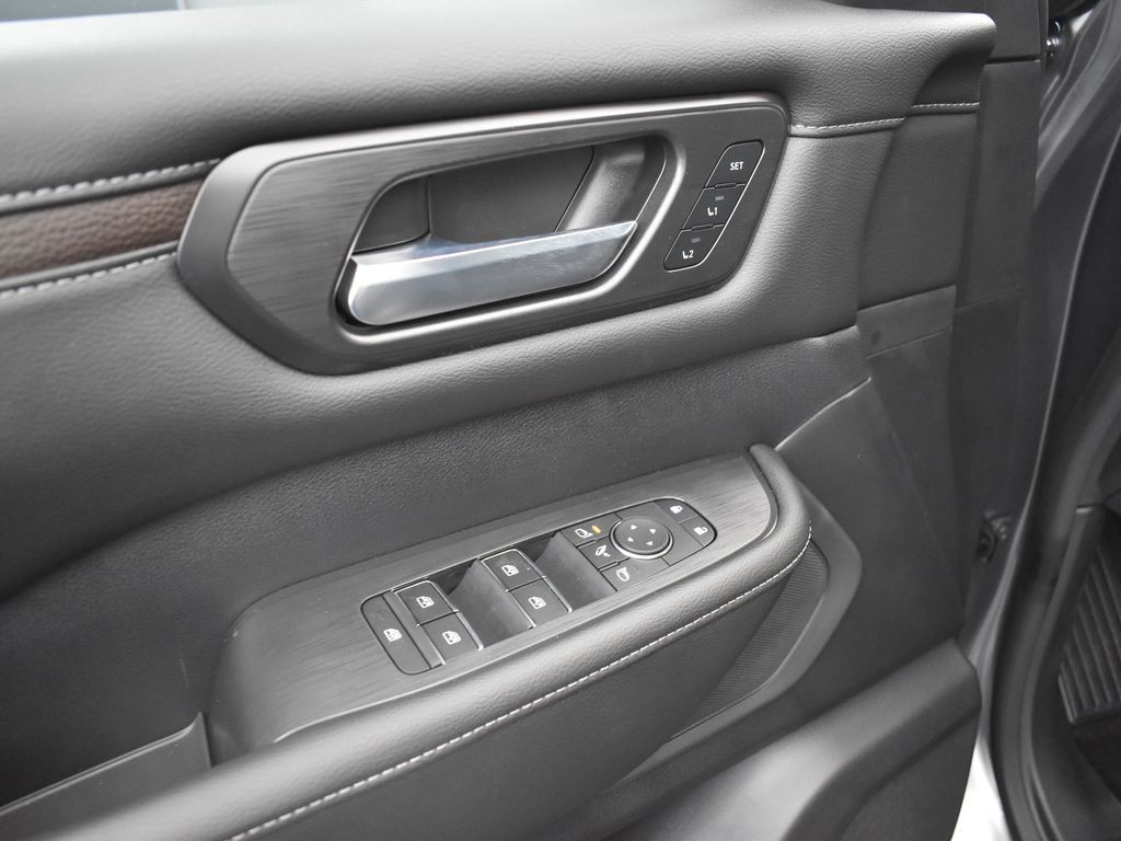 2025 Nissan Armada SL - Photo 28