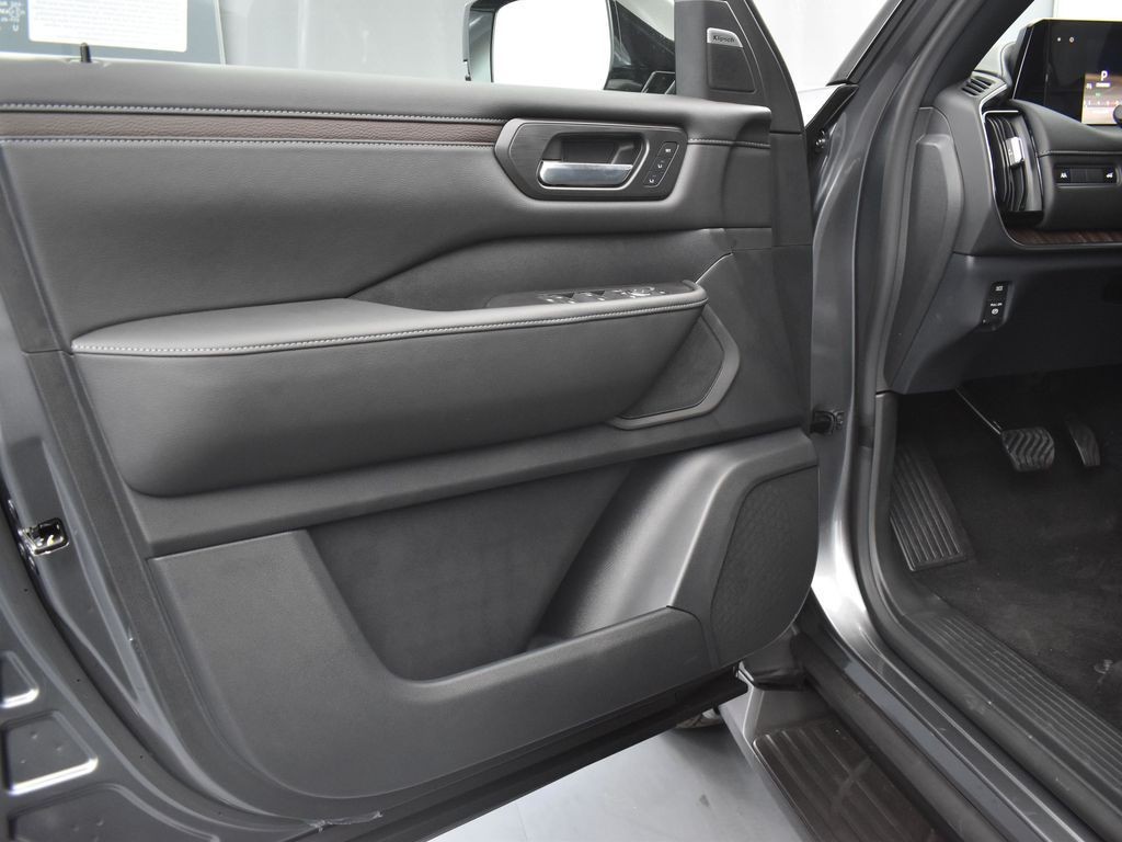 2025 Nissan Armada SL - Photo 29