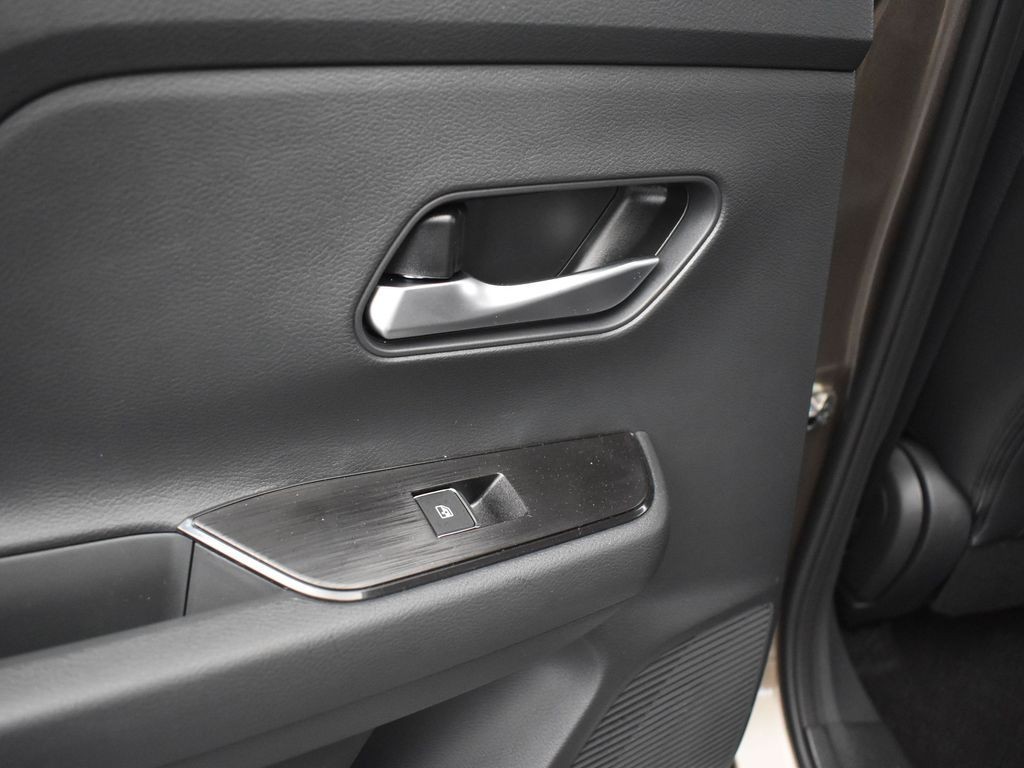 2026 Nissan KICKS SR - Photo 15