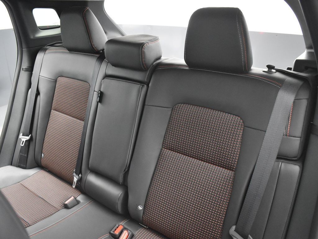 2026 Nissan KICKS SR - Photo 17