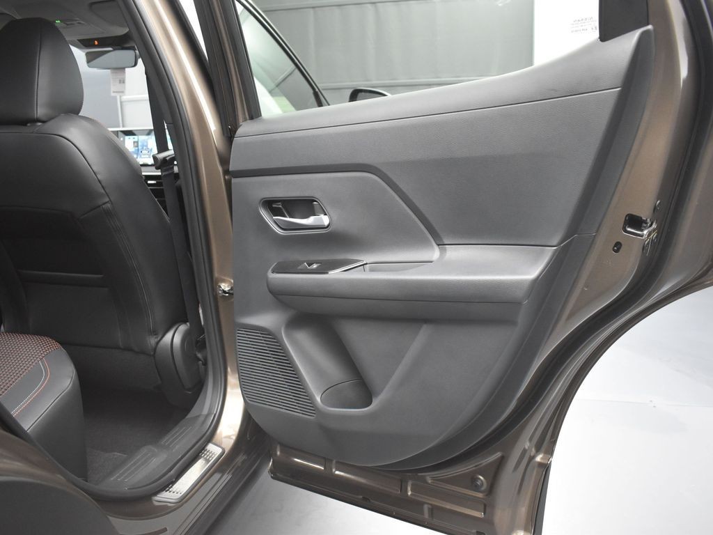 2026 Nissan KICKS SR - Photo 20