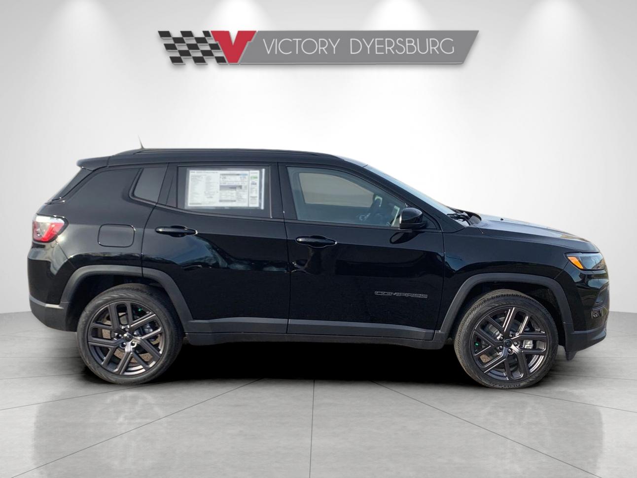 New 2026 Diamond Black Crystal Pearlcoat Jeep Latitude image 9