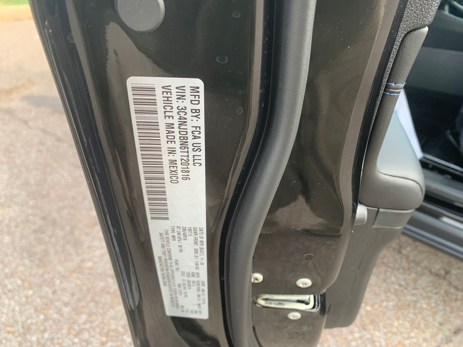 New 2026 Diamond Black Crystal Pearlcoat Jeep Latitude image 31