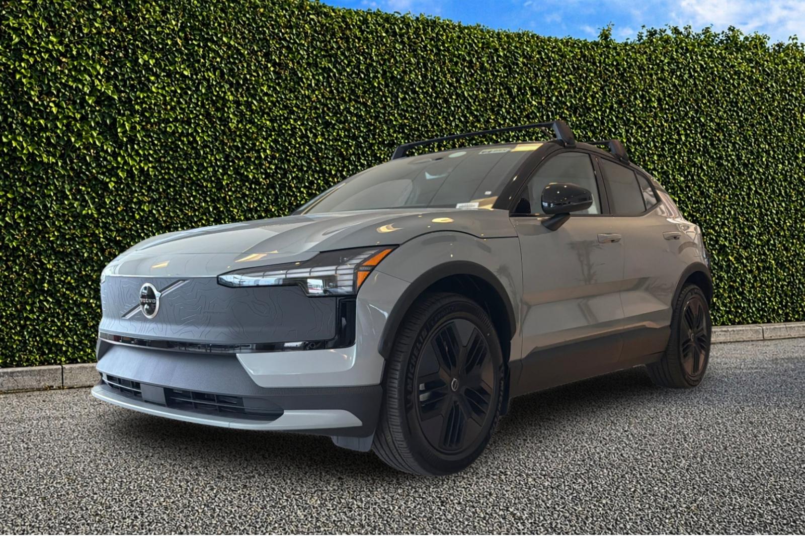 2026 Volvo EX30 Twin Motor Cross Country Ultra's photo