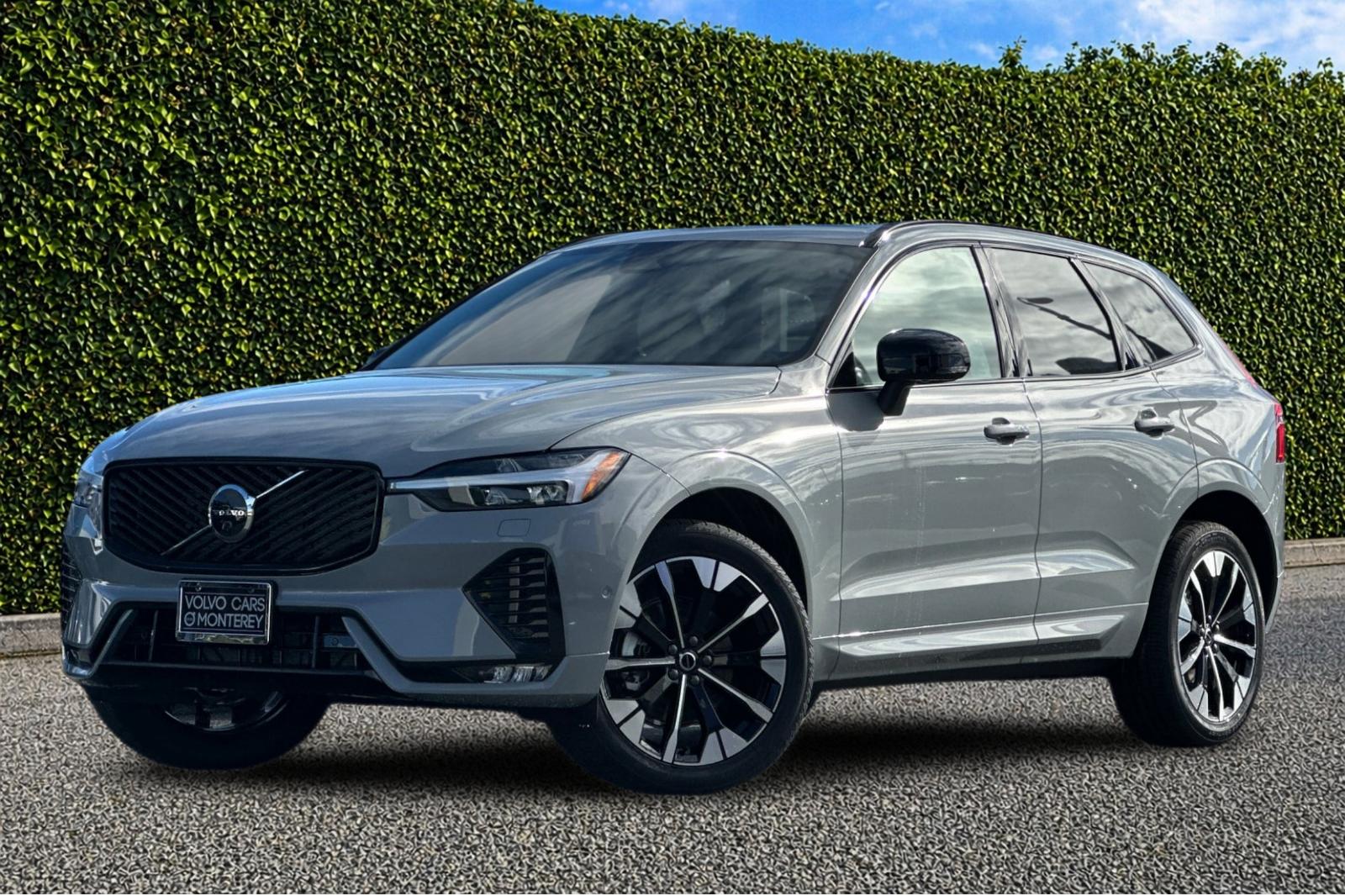 2026 Volvo XC60 B5 Plus Dark AWD's photo