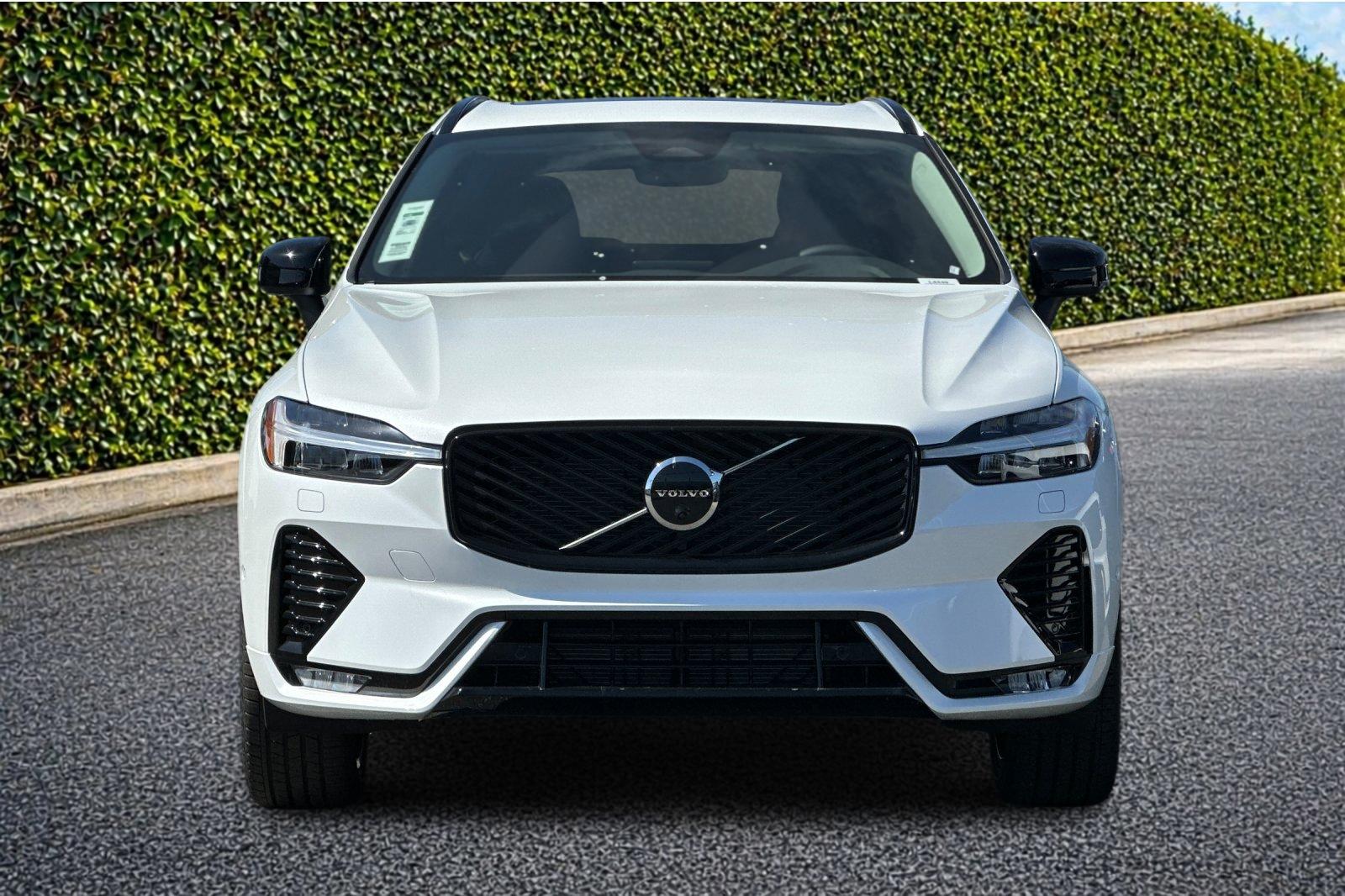 New 2026 Crystal White Volvo Plus image 9