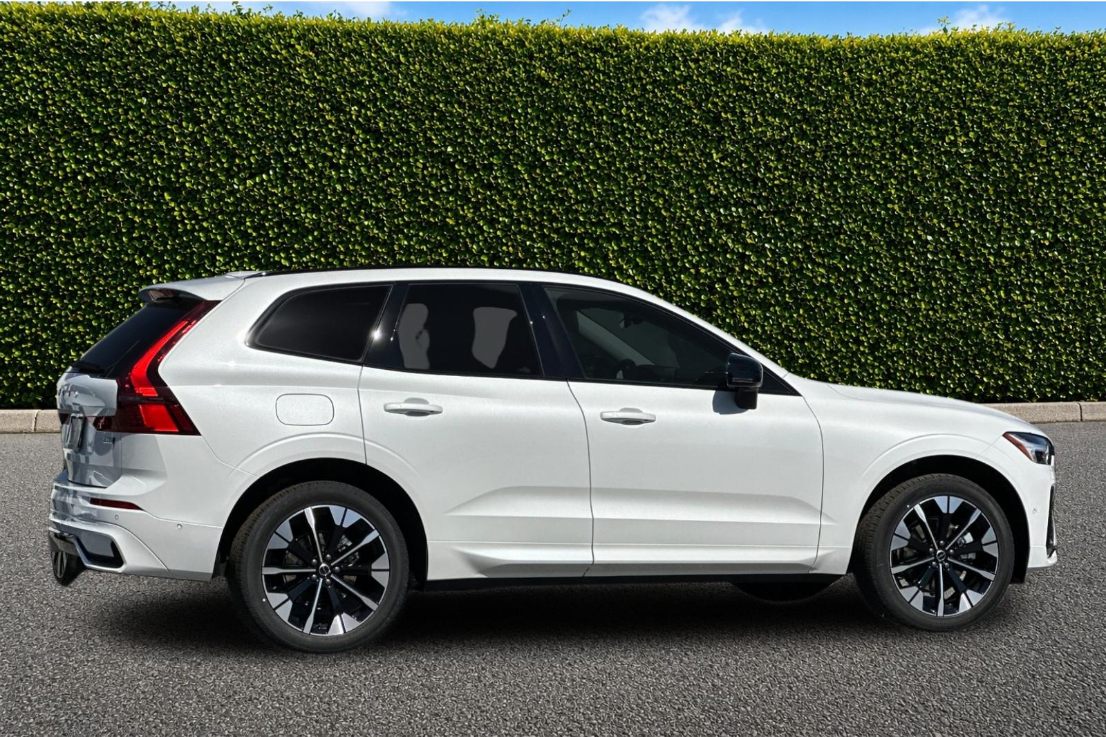 New 2026 Crystal White Volvo Plus image 7