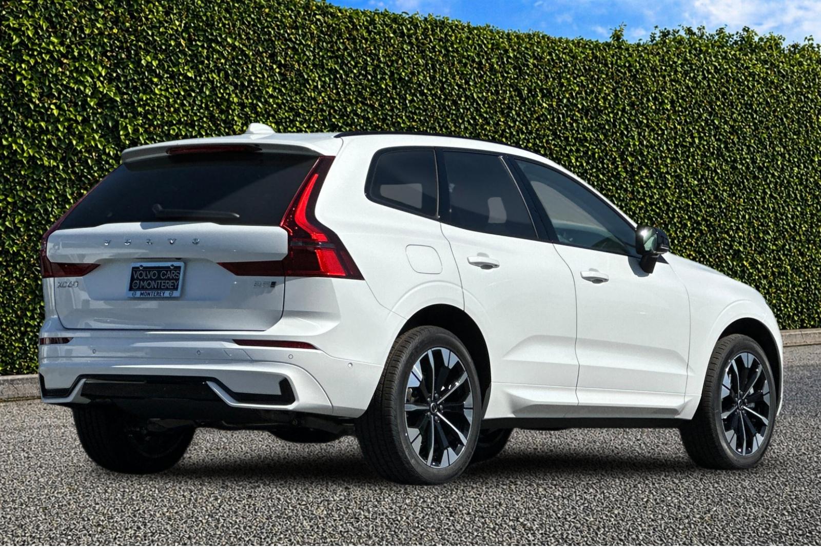 New 2026 Crystal White Volvo Plus image 6