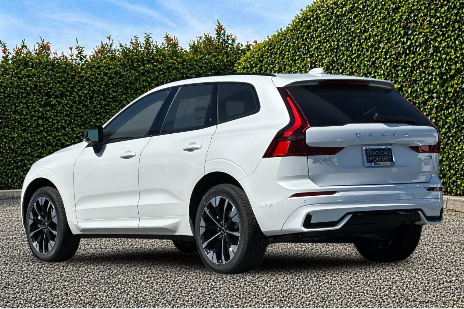 New 2026 Crystal White Volvo Plus image 4