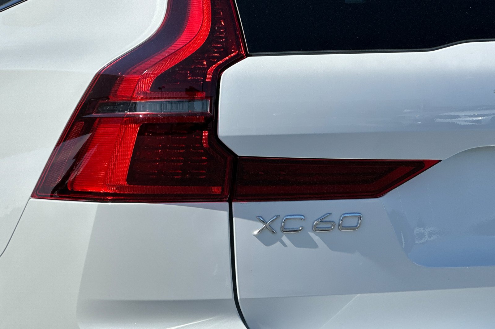 New 2026 Crystal White Volvo Plus image 26
