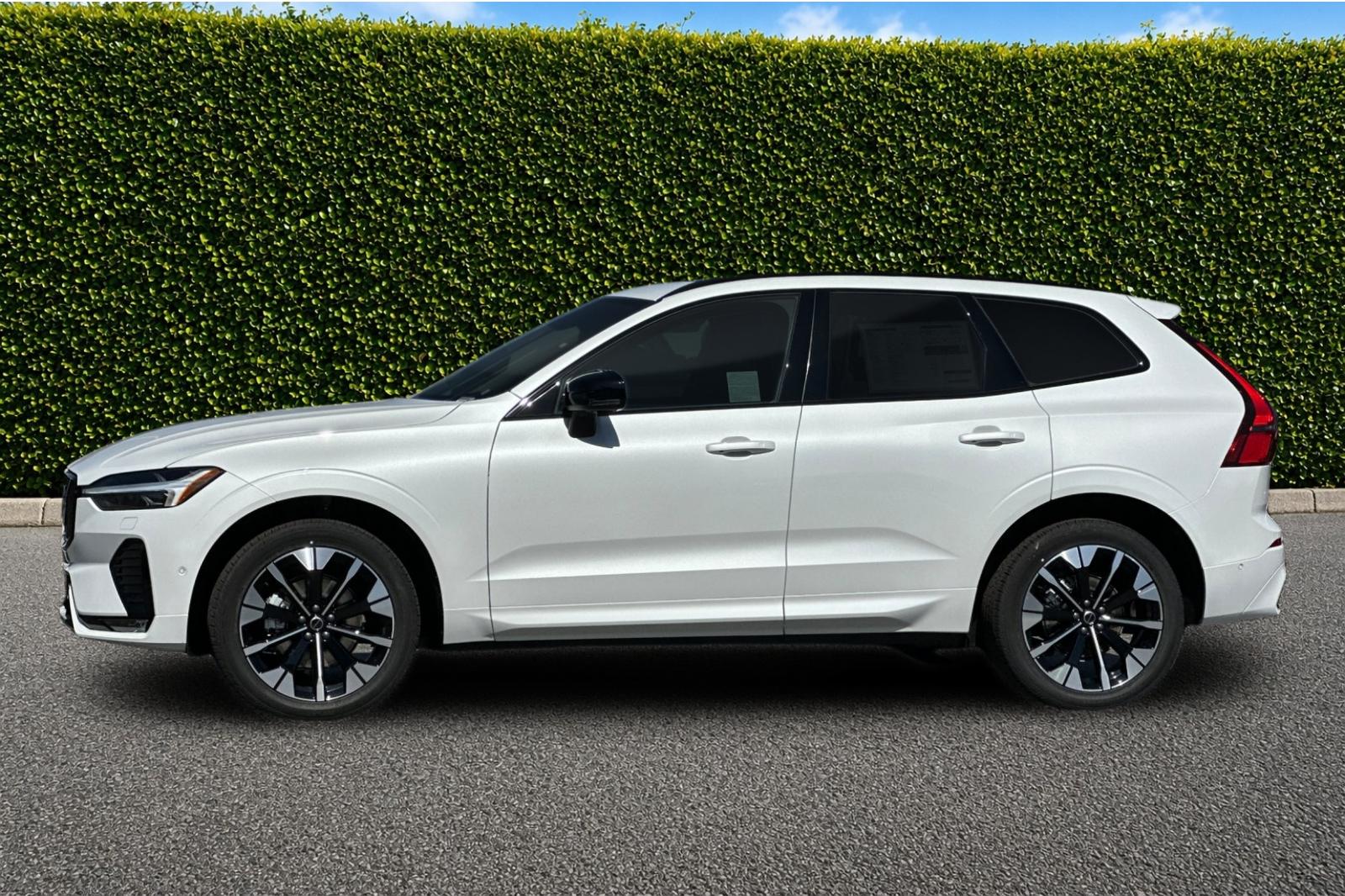 New 2026 Crystal White Volvo Plus image 3