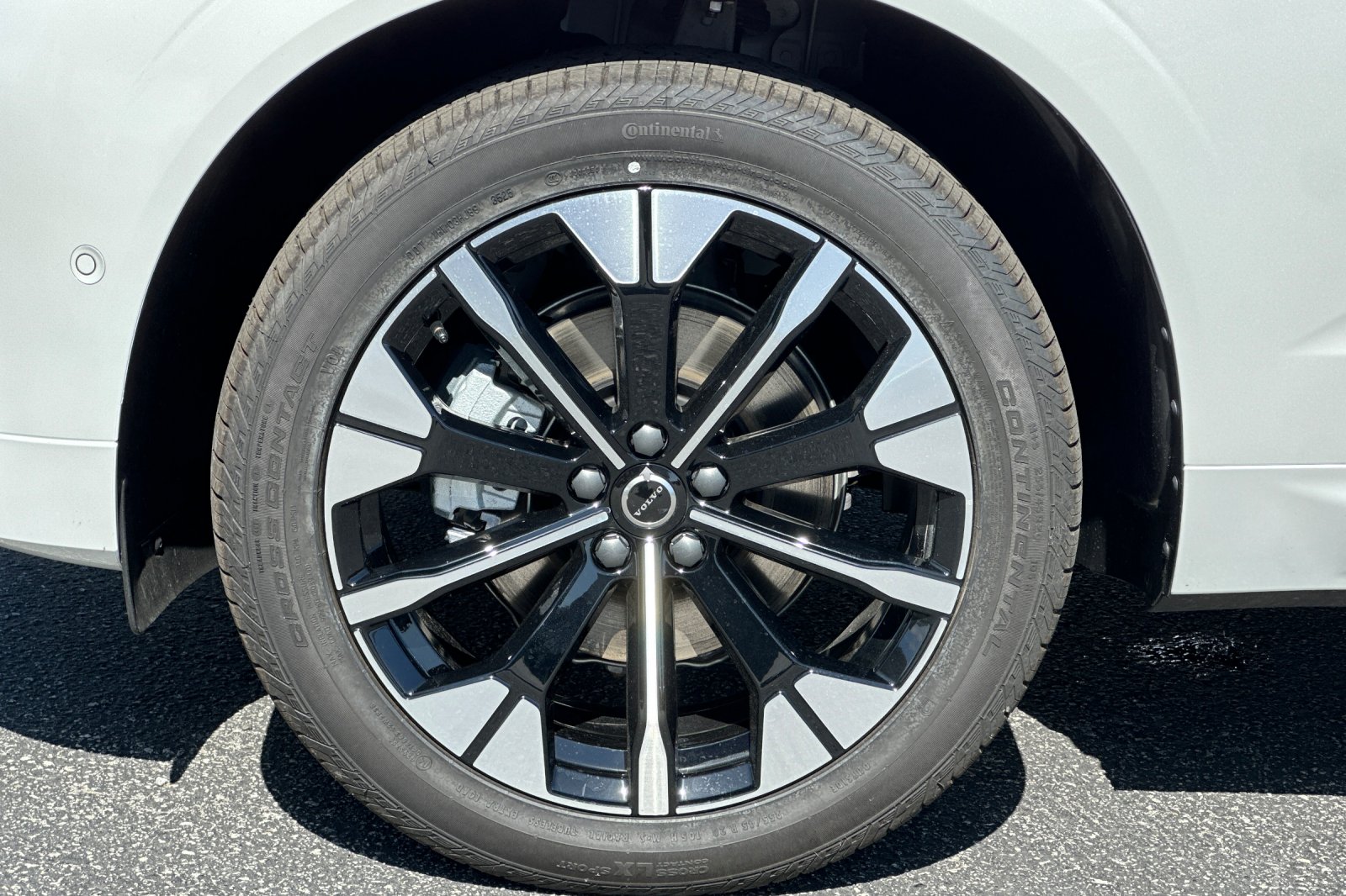 New 2026 Crystal White Volvo Plus image 25