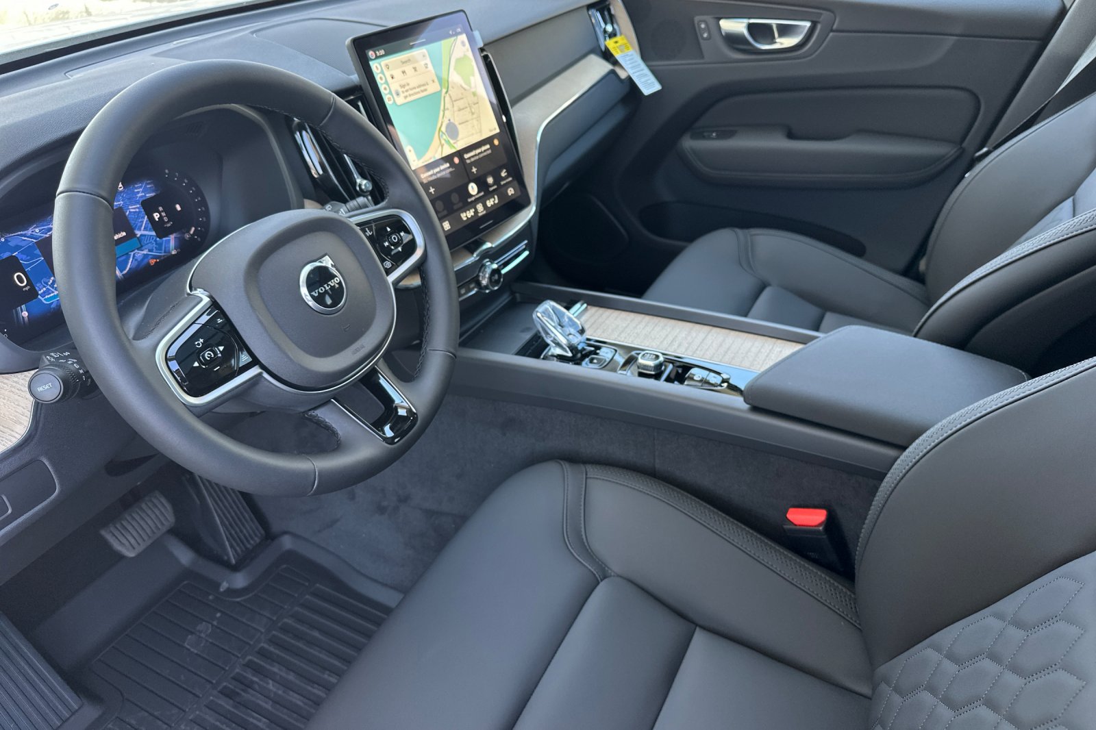 New 2026 Crystal White Volvo Plus image 10
