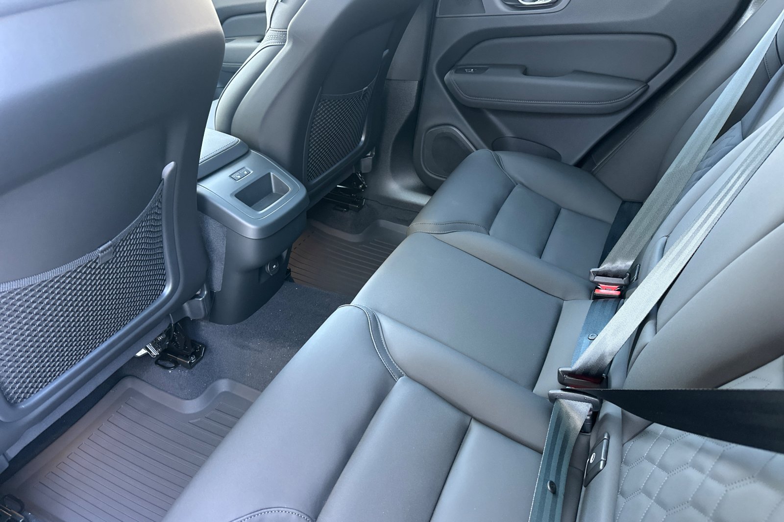 New 2026 Crystal White Volvo Plus image 12