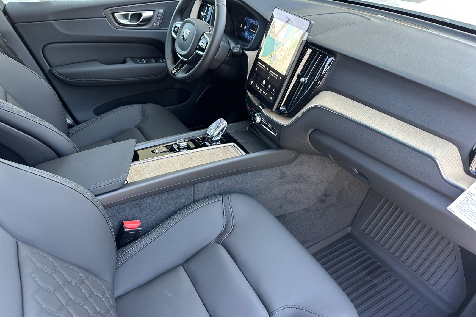 New 2026 Crystal White Volvo Plus image 15