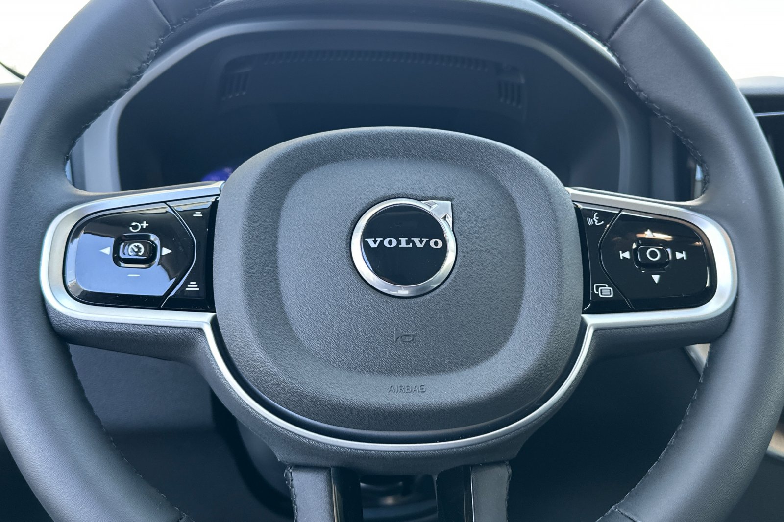 New 2026 Crystal White Volvo Plus image 23