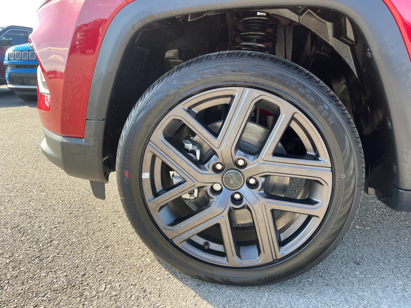 New 2026 Red Hot Pearlcoat Jeep Latitude image 30