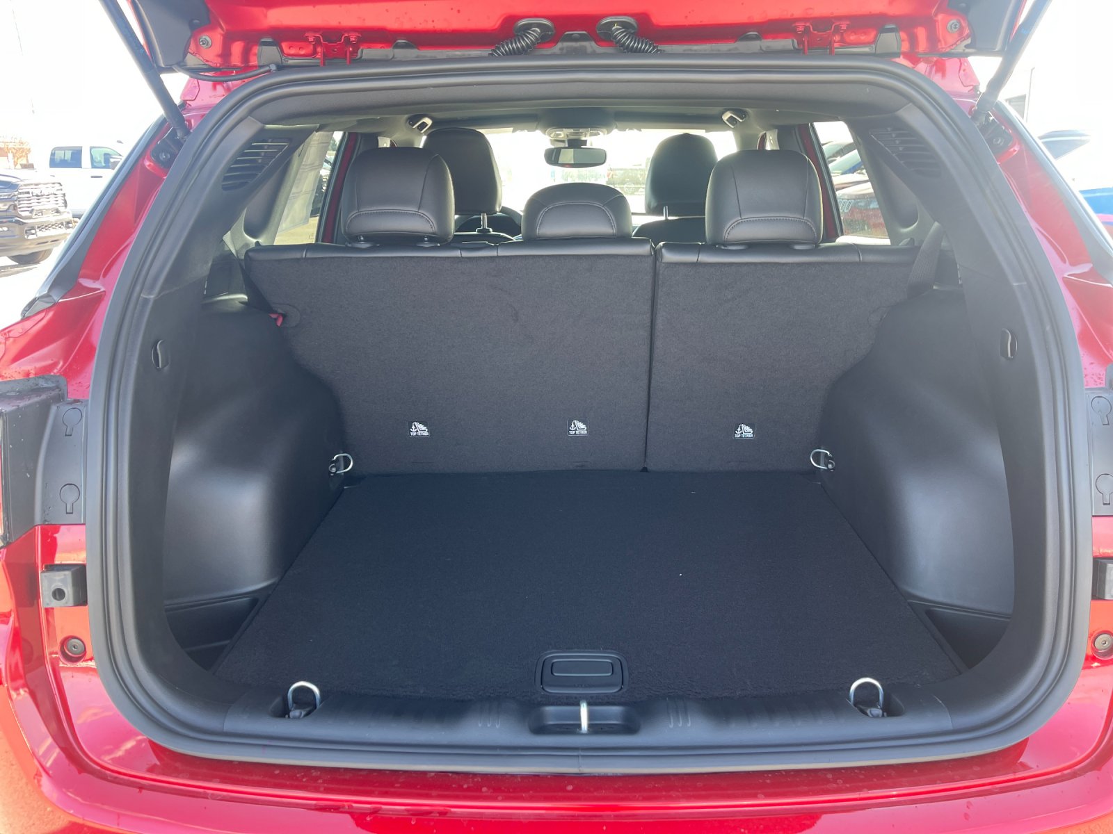 New 2026 Red Hot Pearlcoat Jeep Latitude image 16