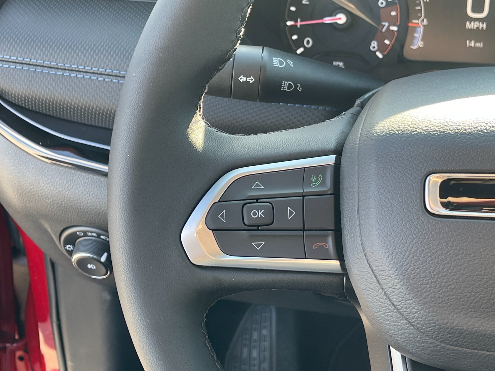 New 2026 Red Hot Pearlcoat Jeep Latitude image 25