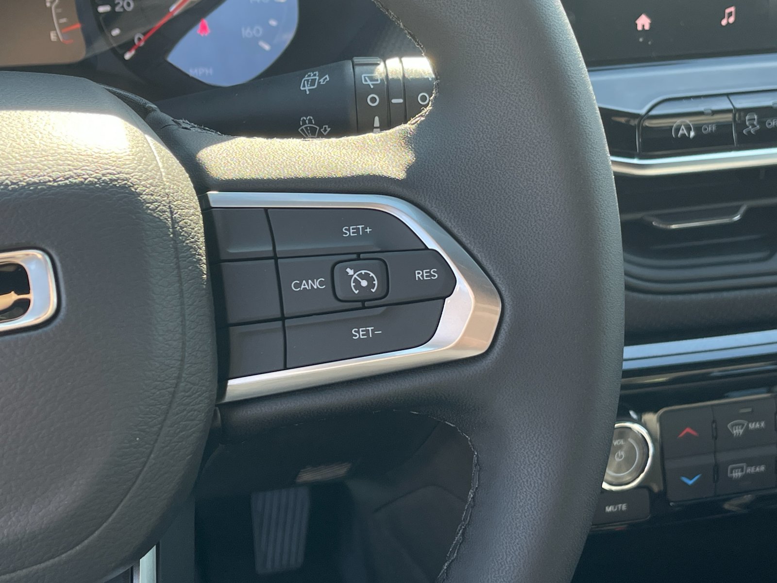 New 2026 Red Hot Pearlcoat Jeep Latitude image 26