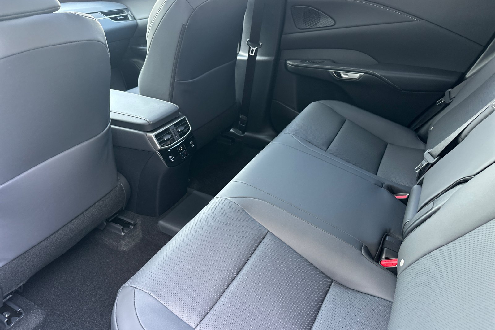 2026 Lexus RX 450h+ Premium - Photo 12