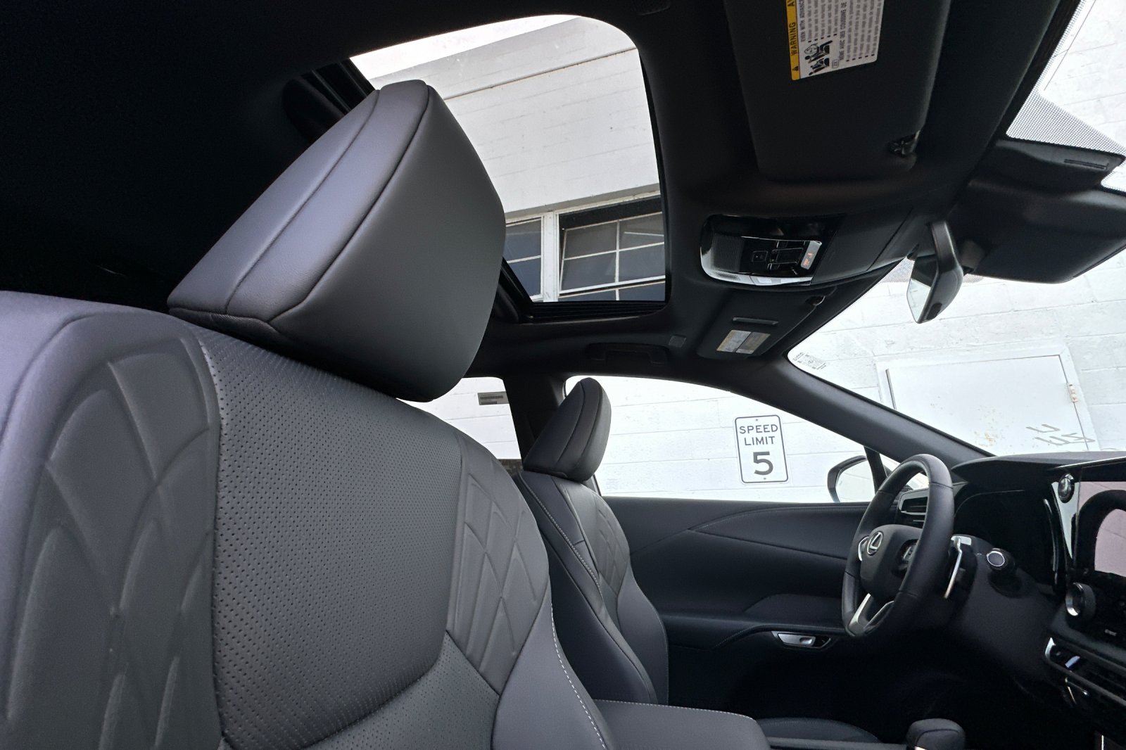 2026 Lexus RX 450h+ Premium - Photo 17