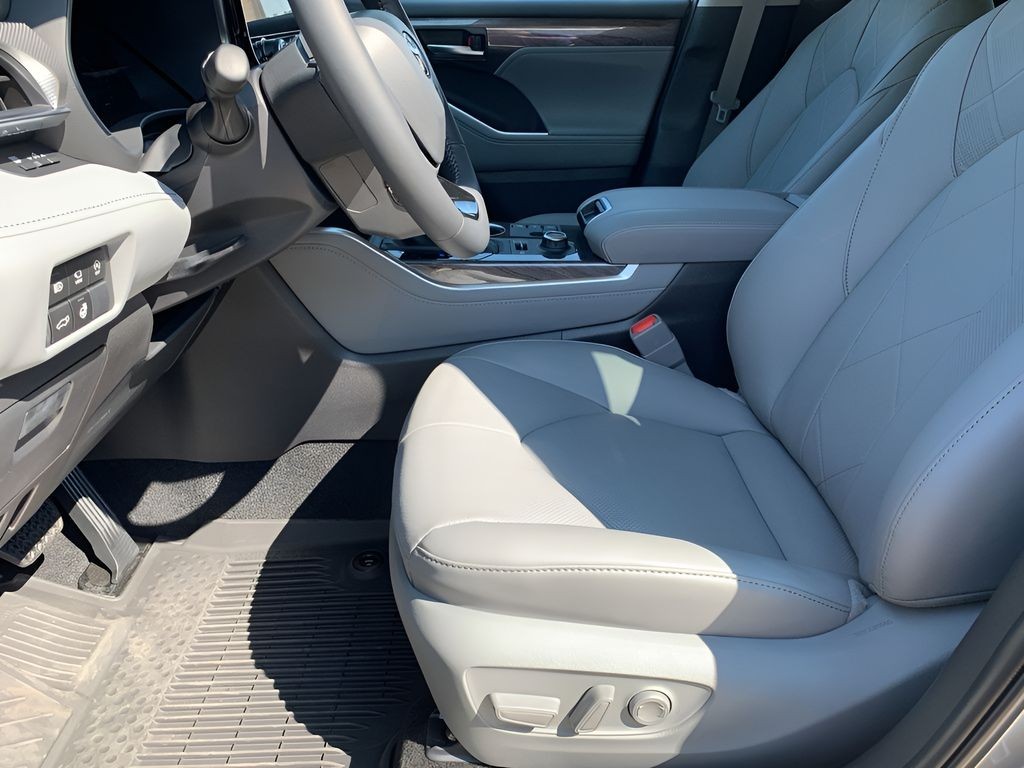 New 2025  Toyota Platinum image 9
