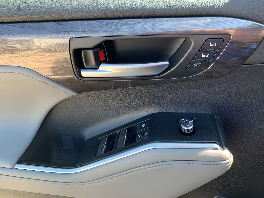 New 2025  Toyota Platinum image 11