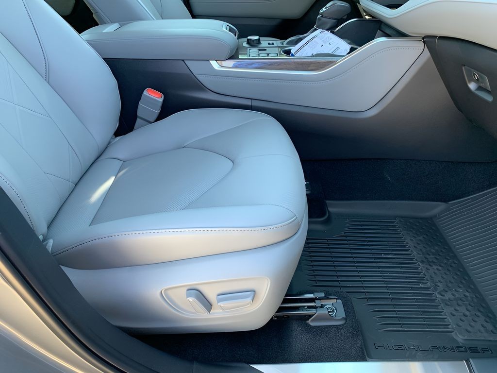 New 2025  Toyota Platinum image 16