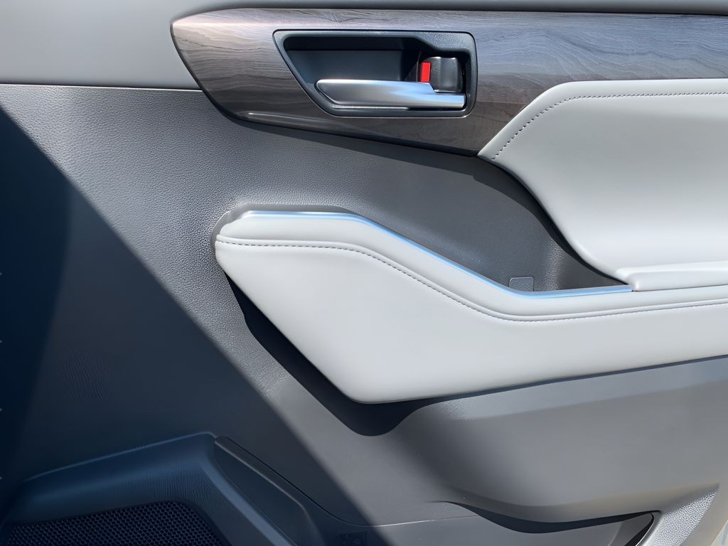 New 2025  Toyota Platinum image 18