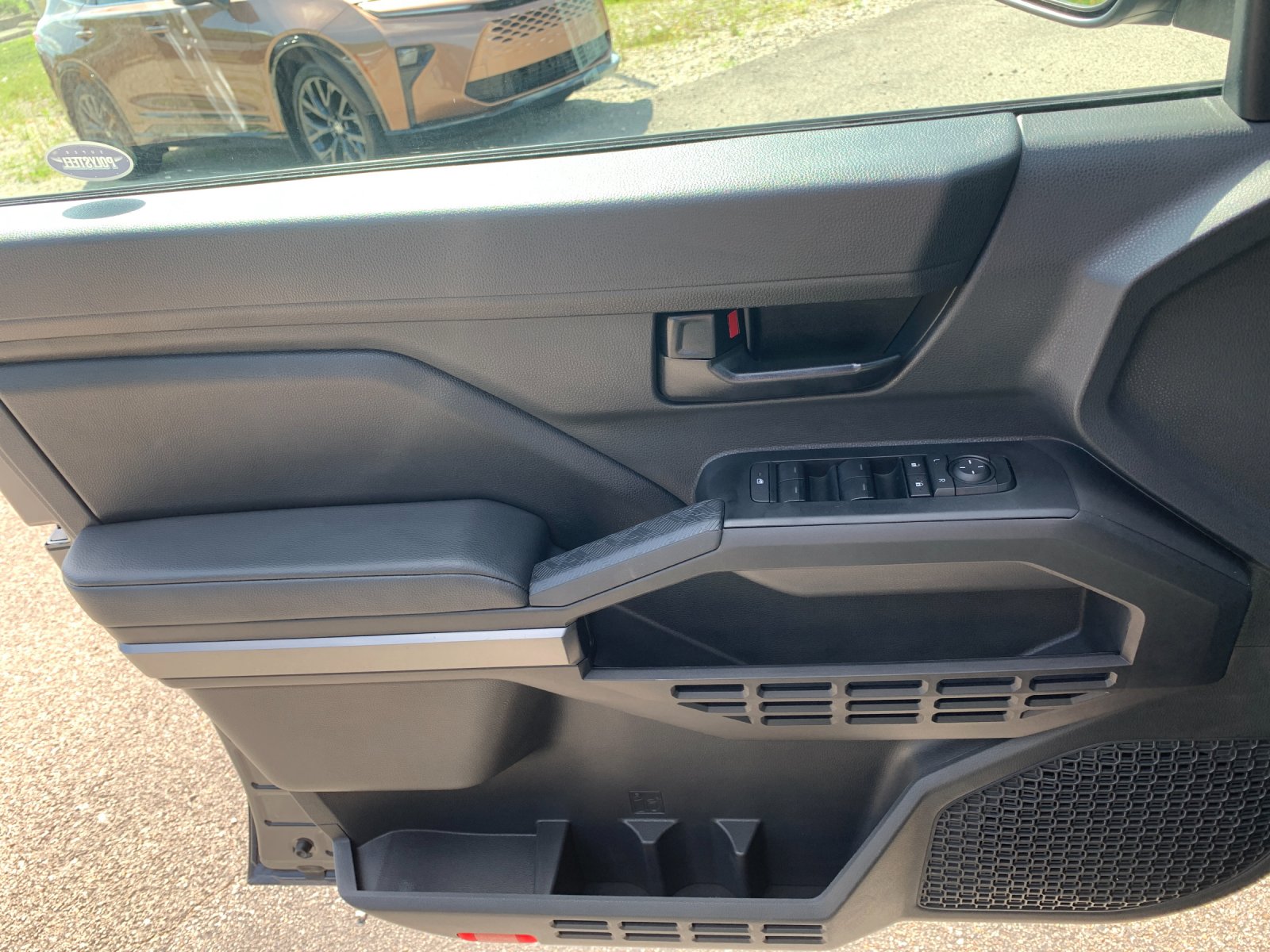 Certified Used 2025  Toyota SR5 image 3