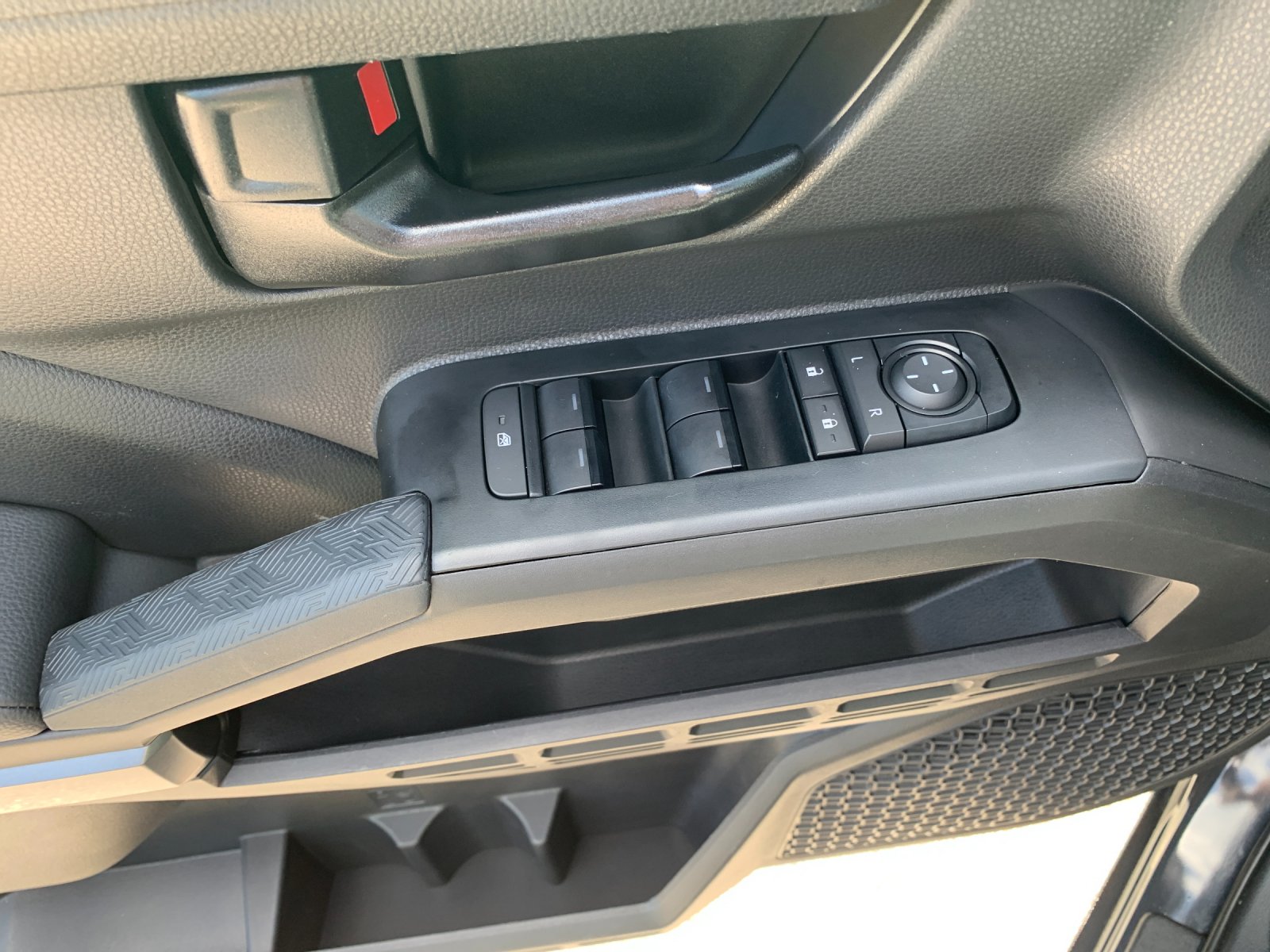 Certified Used 2025  Toyota SR5 image 4