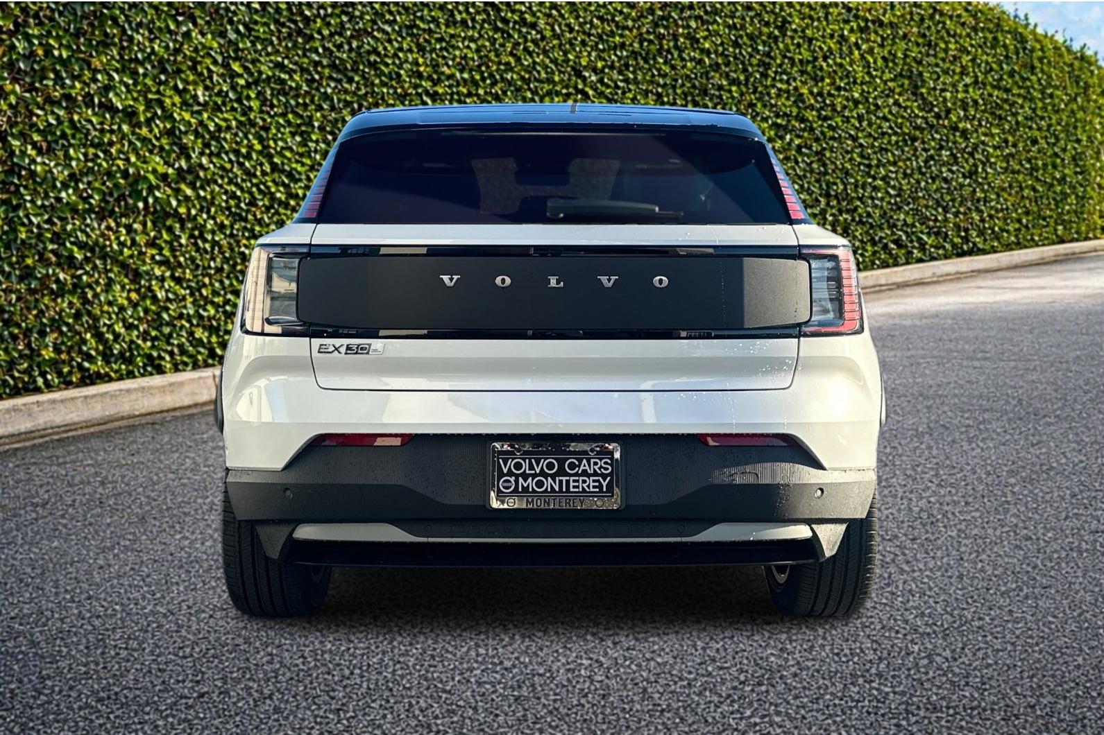 New 2026 Crystal White Volvo Ultra image 5